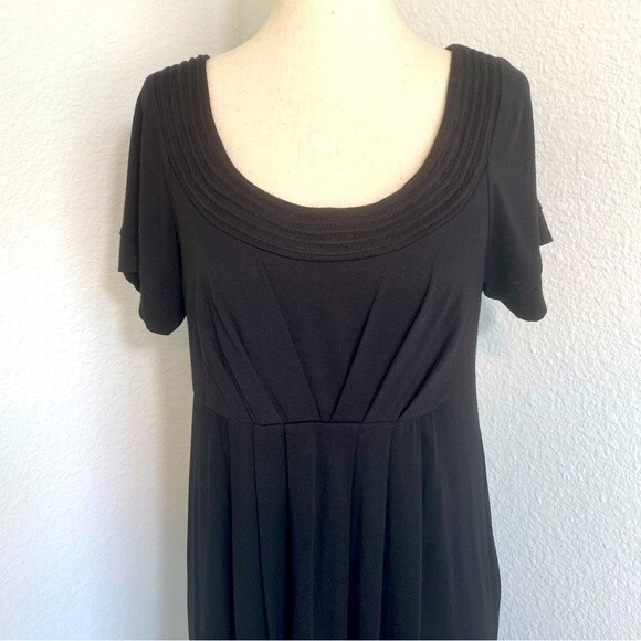 LOVE21 Dresses & Skirts - Love 21 Black Short Sleeve Scoop Neck Unique Detailing Pleats Sexy Comfy Size L